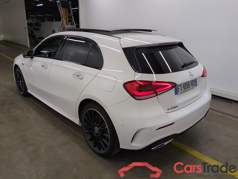 Mercedes A 250 e AMG Line 8G-DCT MERCEDES-BENZ Classe A Compact / 2018 / 5P / Berline A 250 e AMG Line 8G-DCT #2