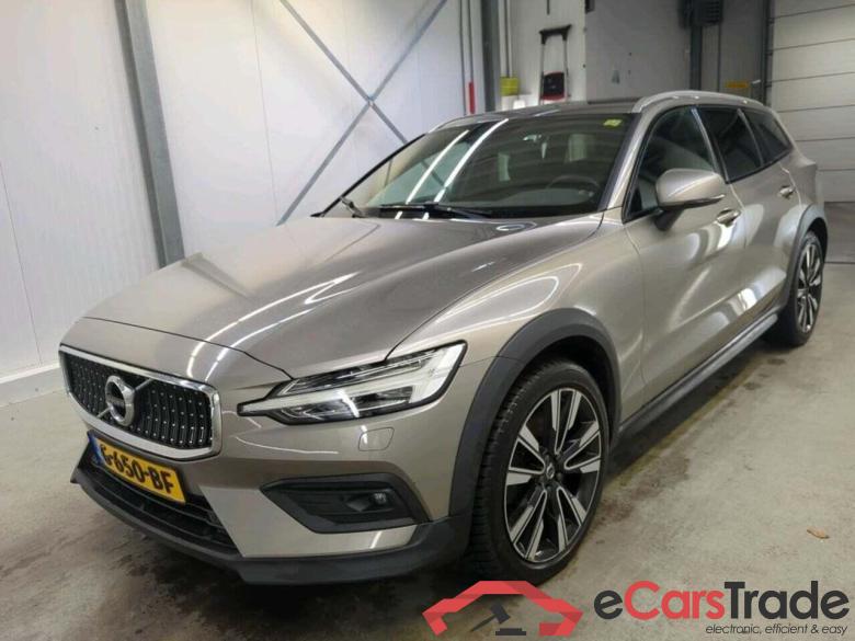 VOLVO V60 CROSS COUNTRY 2.0 T5 AWD Pro #1