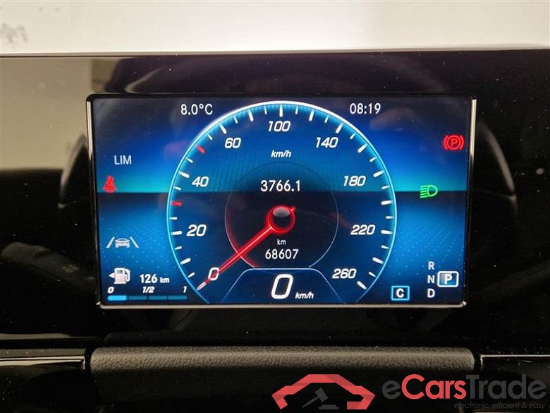 Mercedes 31 MERCEDES-BENZ GLA / 2020 / 5P / CROSSOVER GLA 180 D AUTOMATIC SPORT PLUS #4