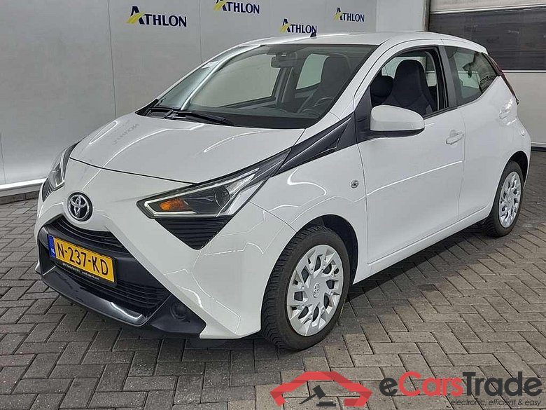 TOYOTA Aygo 1.0 VVT-i x-play 5D 53kW #1
