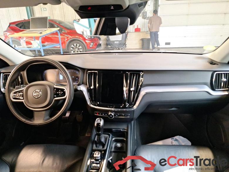 VOLVO V60 DIESEL - 2018 2.0 D3 Momentum Pro #5
