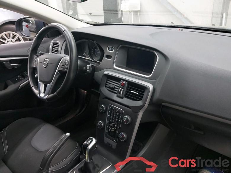 VOLVO - VOL V40 D2 120PK Black Edition #3