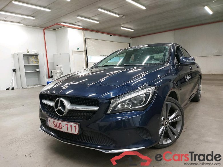 MERCEDES - MER CLA 180 122PK Urban Pack Design & Professional & Park Assist * PETROL *