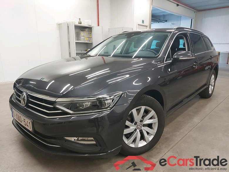 VOLKSWAGEN - VW  PASSAT VARIANT TDI 120PK DSG7 Style Business & Matrix LED & Winter I & Nav Pro