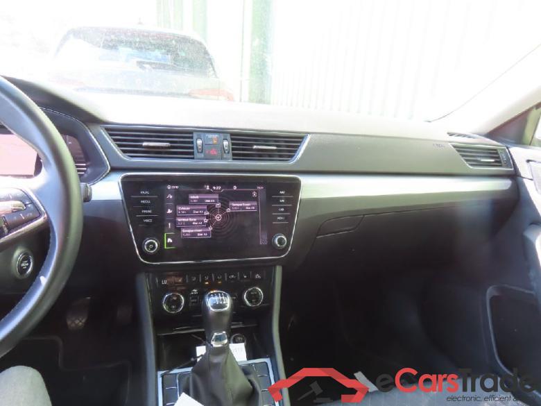 Skoda Superb Wagon ´15 Superb Combi Ambition 2.0 TDI 110KW MT6 E6d #3