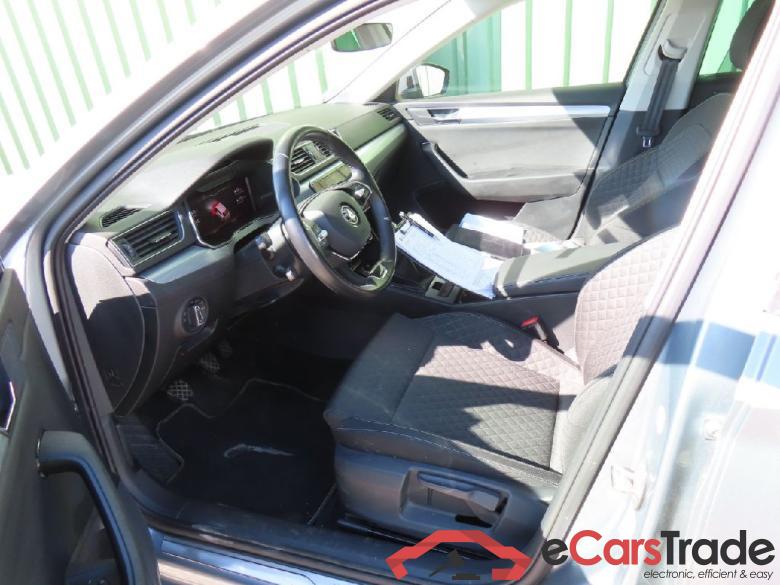 Skoda Superb Wagon ´15 Superb Combi Ambition 2.0 TDI 110KW MT6 E6d #4