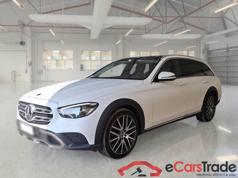 Mercedes 8 MERCEDES-BENZ CLASSE E ALL-TERRAIN / 2016 / 5P / STATION WAGON E220D 4MATIC AUTO A-T BUSINESS SPORT