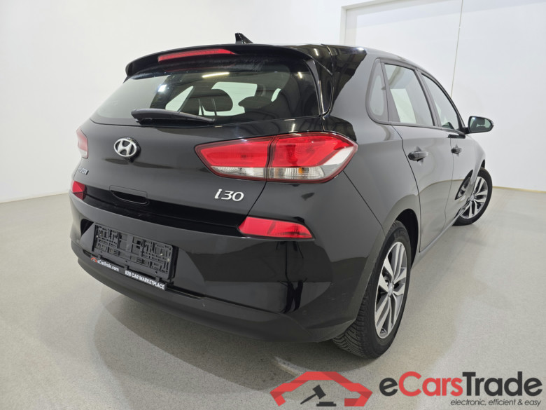 Hyundai i30 1.6 CRDI Aut. Navi KeylessGo Camera Klima PDC ... #4