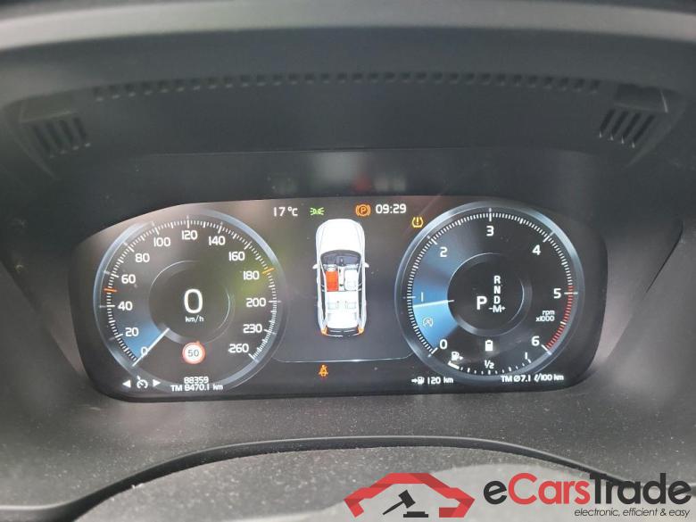 VOLVO XC60 / 2017 / 5P / todoterreno 2.0 B4 D Momentum Pro Auto #4