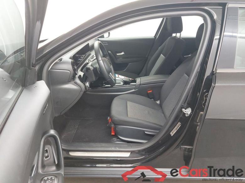 Mercedes-Benz A-Klasse Limousine A 200d Business Solution 4d #3