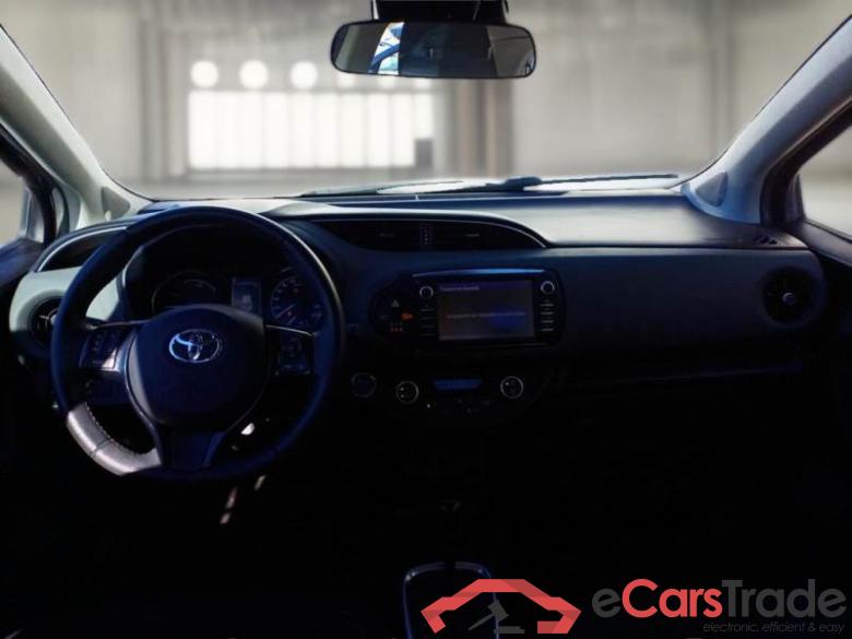 TOYOTA YARIS / 2017 / 5P / BERLINA 1.5 HYBRID BUSINESS #3