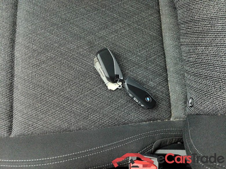 BMW iX1 66.5 kWh 272hp xDrive30 5d #4