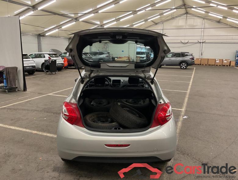 PEUGEOT 208 1.2i Active #3