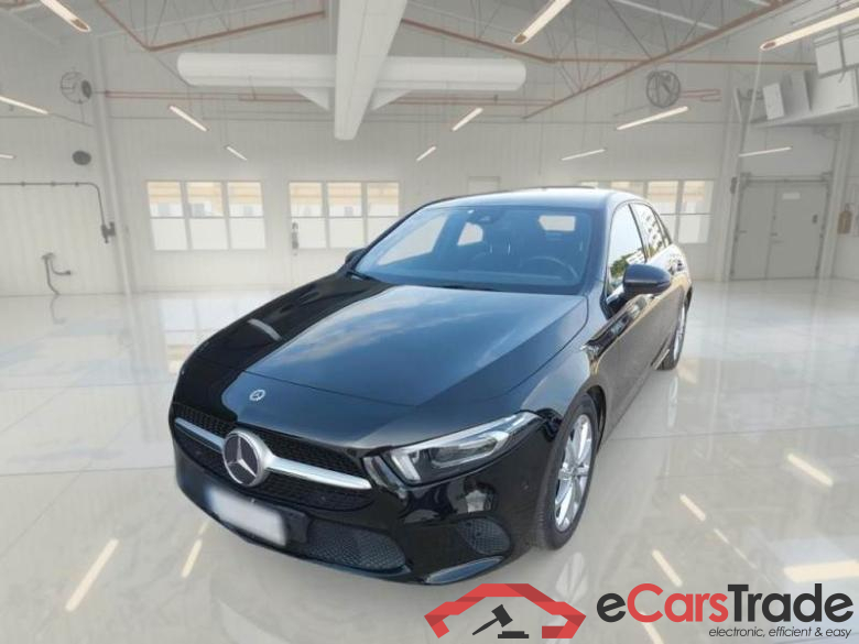 MERCEDES-BENZ CLASSE A / 2018 / 5P / BERLINA A 180 D AUTOMATIC BUSINESS EXTRA
