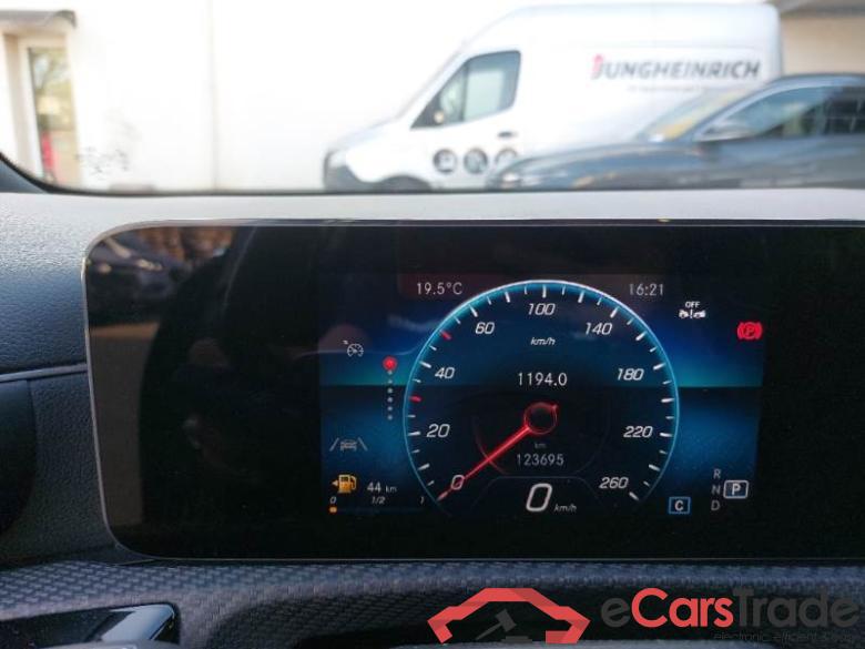 MERCEDES-BENZ CLASSE A / 2018 / 5P / BERLINA A 180 D AUTOMATIC BUSINESS EXTRA #4