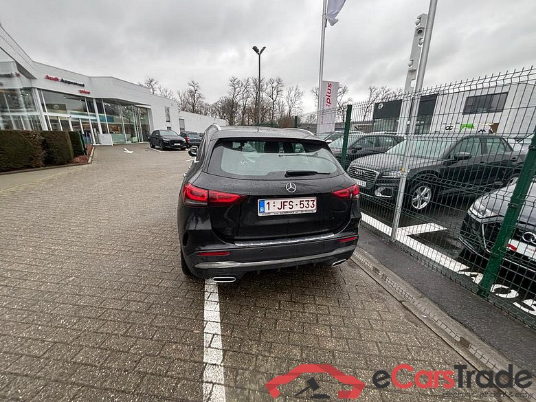 MERCEDES-BENZ GLA 180 180 #2