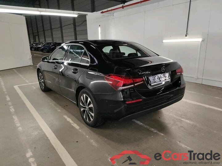 Mercedes A-Klasse Limousine A-Klasse Limousine A 250 e Business Line (PHEV) 160kW/218pk  4D/P Auto-7 #3