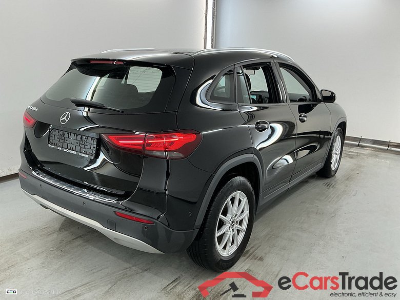 Mercedes GLA 180d Aut. Navi 1/2 Leather KeylessGo Klima PDC ... #3