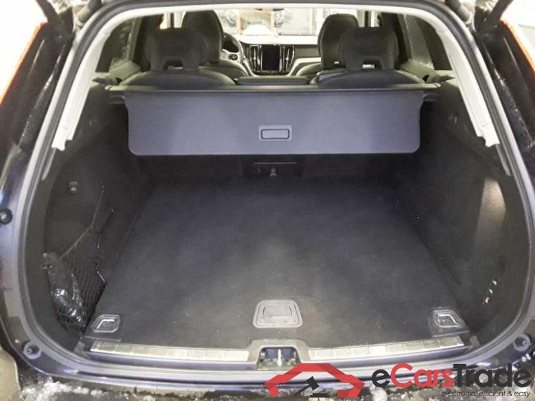 Volvo XC60 (03.2017->) DE - SUV5 B5 (Benzin) AWD EU6d, Ultimate Dark Mild-Hybrid (EURO 6d), (Facelift) #6