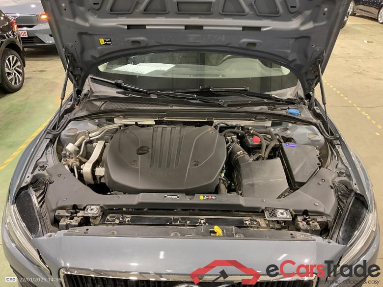 VOLVO V60 2.0 B3 MHEV MOMENTUM PRO DCT #6