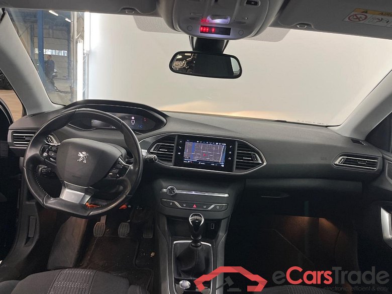 PEUGEOT 308 SW 1.2 PureTech Blue Lease Allure #6