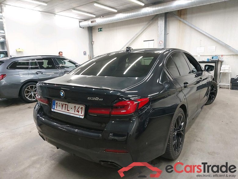 BMW - BMW 5 BERLINE 530e xDrive 272PK M Sport With Dakota Heated Comfort Mem Seats & M Spoiler  * HYBRID * #2