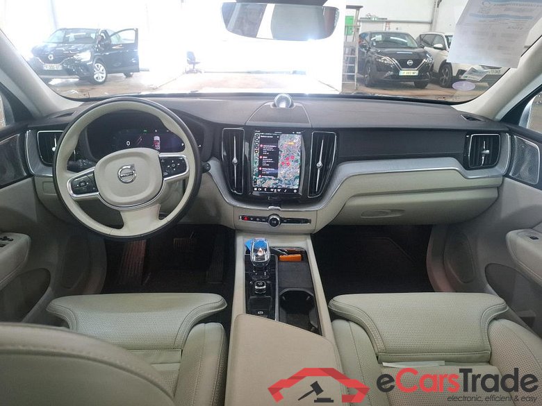 VOLVO XC60 / 2021 / 5P / SUV Recharge T6 350 GT 8 Ultimate Style Dark #5