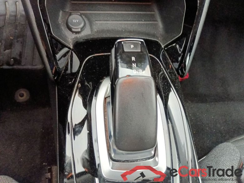 PEUGEOT E-2008 50 kWh Active 5d