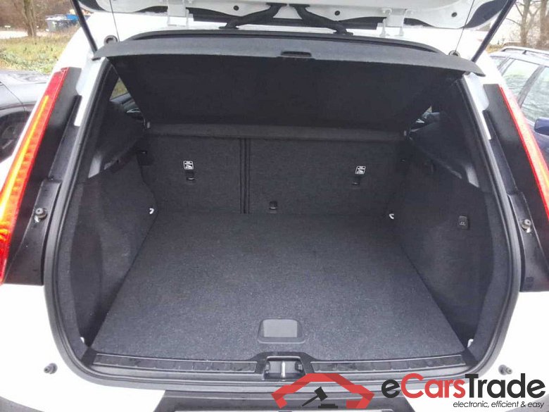 Volvo XC40 (2017->) DE - SUV5 T2 2WD EU6d, Momentum Core (EURO 6d), 2020 - 2022 #2