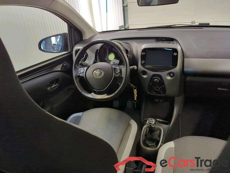 TOYOTA Aygo 1.0 VVT-i x-play #3