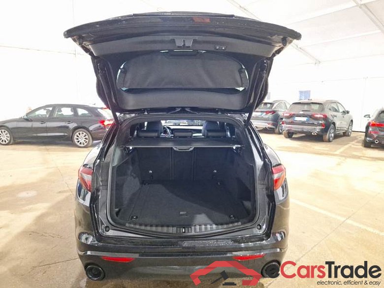 ALFA ROMEO STELVIO / 2017 / 5P / SUV 2.2 TURBO DIESEL 210CV VELOCE AT8 Q4 #5