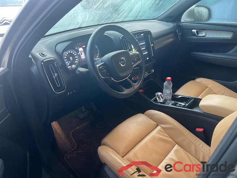 VOLVO XC40 / 2017 / 5P / todoterreno 1.5 T4 Twin Recharge Inscription Auto #3