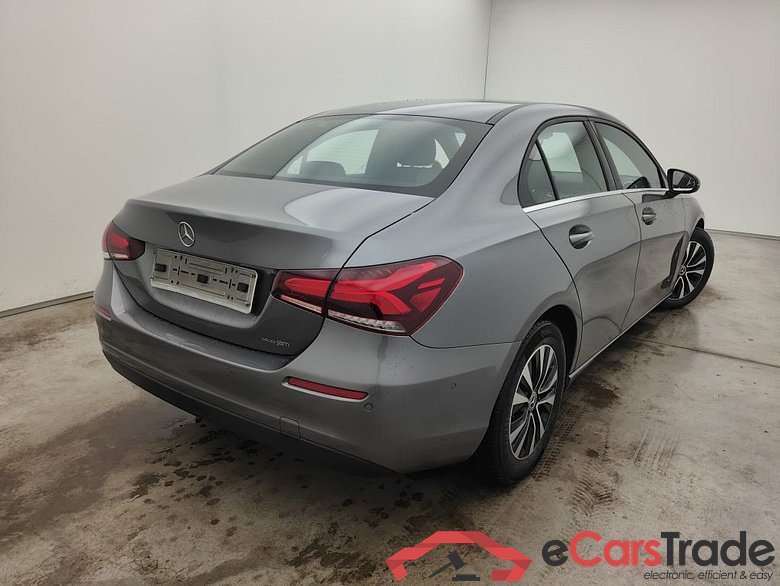 Mercedes-Benz A-Klasse Limousine A 180 d DCT Business Solution 4d #2
