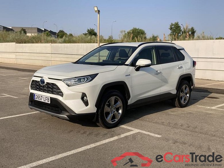 TOYOTA Rav4 / 2018 / 5P / todoterreno 2.5l 220H Luxury