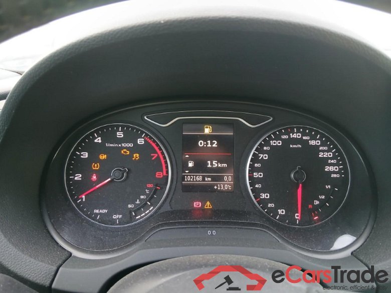 AUDI A3 / 2016 / 4P / sedán Sedan 30 TFSI 85kW (116CV) #4