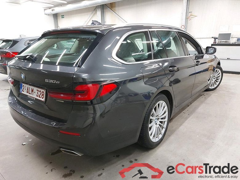 BMW - BMW 5 TOURING 530e 292PK Business Edition Pack Innovation With Head Up & Heated Dakota Seats & Parking Assist Plus Pack & Trailer Towing Hook  * HYBRID * #2