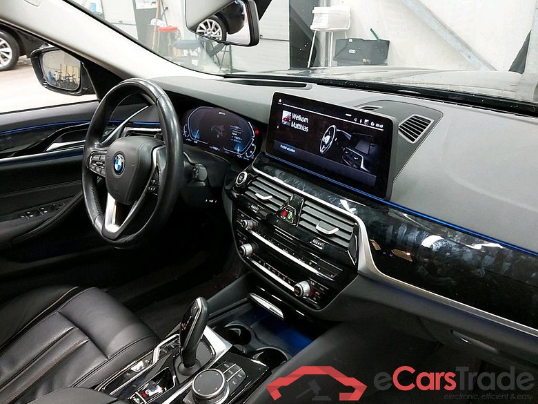 BMW - BMW 5 TOURING 530e 292PK Business Edition Pack Innovation With Head Up & Heated Dakota Seats & Parking Assist Plus Pack & Trailer Towing Hook  * HYBRID * #3