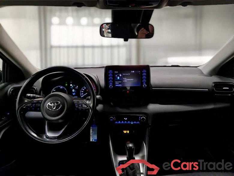 TOYOTA YARIS / 2020 / 5P / BERLINA HYBRID BUSINESS MY20 #3