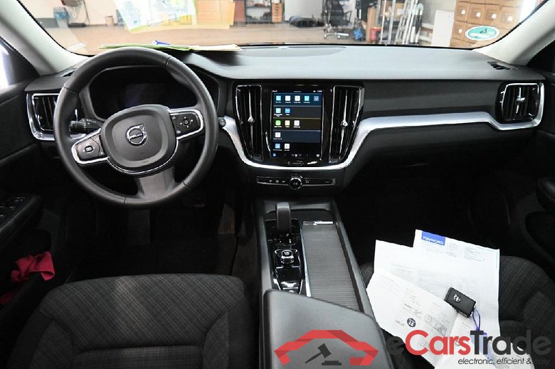 V60 Kombi Core 2.0 B4 145KW AT8 E6d #3
