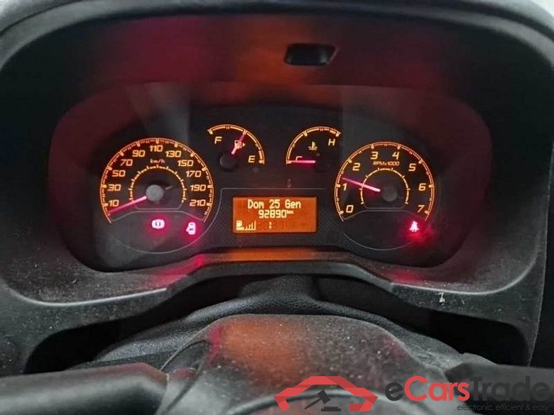 FIAT QUBO / 2016 / 5P / MONOVOLUME 1.4 8V 77CV EASY NATURAL POWER E6 #4