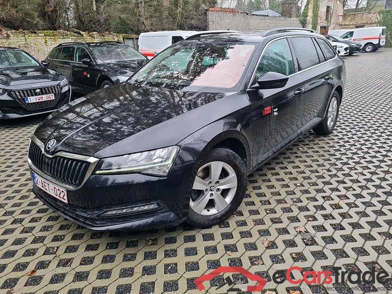 SKODA - SKO SUPERB COMBI CRTDI 122PK DSG7 Ambition Pack Corporate & Comfort & GPS & Rear Camera & Removable  Towing Hook