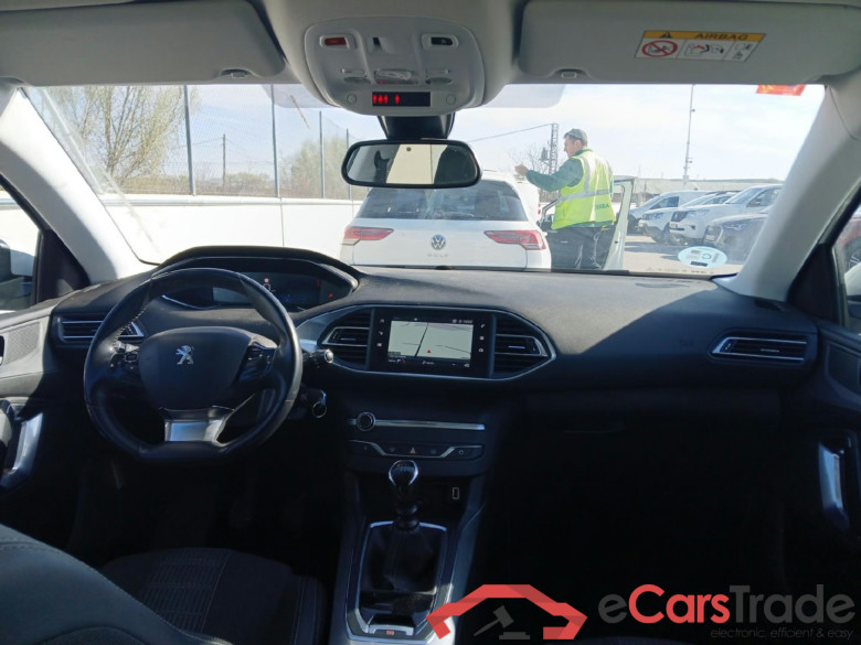PEUGEOT 308 / 2017 / 5P / berlina con portón 5p Allure PureTech 130 S&S (CX) #3