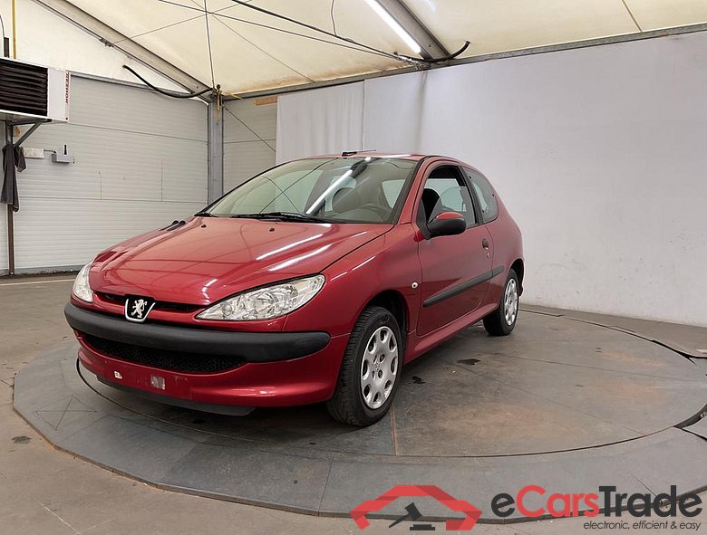 PEUGEOT 206 Phase 2 1.4i Urban #1