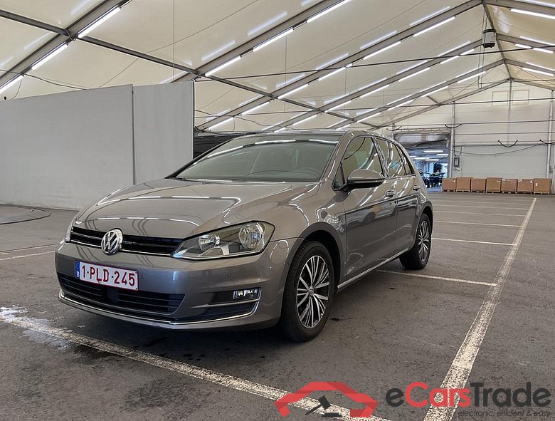 VOLKSWAGEN Golf VII Golf Comfortline 1.2 TSI BlueMotion Technology 81 kW (110 ch) 6 vitesses manuel #1