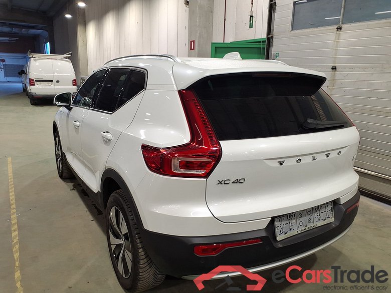 VOLVO XC40 1.5 T4 PHEV CORE DCT #2