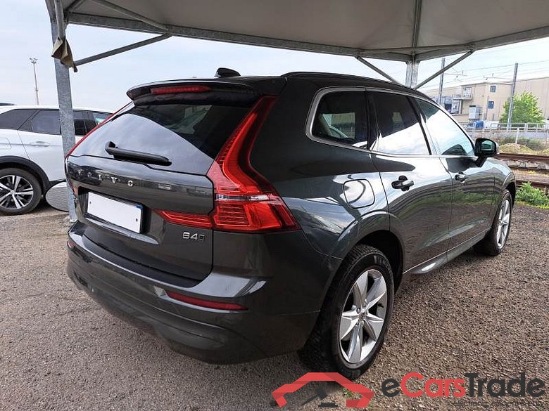 VOLVO XC60 / 2021 / 5P / SUV B4 D AWD AUTOMATICO MOMENTUM PRO #2