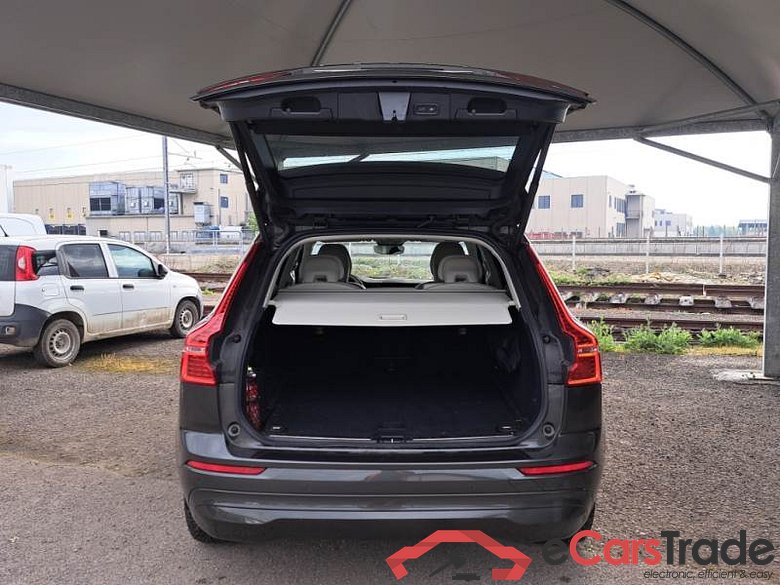VOLVO XC60 / 2021 / 5P / SUV B4 D AWD AUTOMATICO MOMENTUM PRO #5