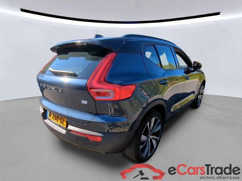 VOLVO XC40 143 kW #4