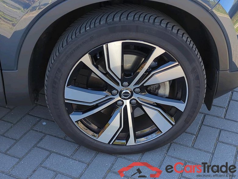 VOLVO XC40 143 kW #6