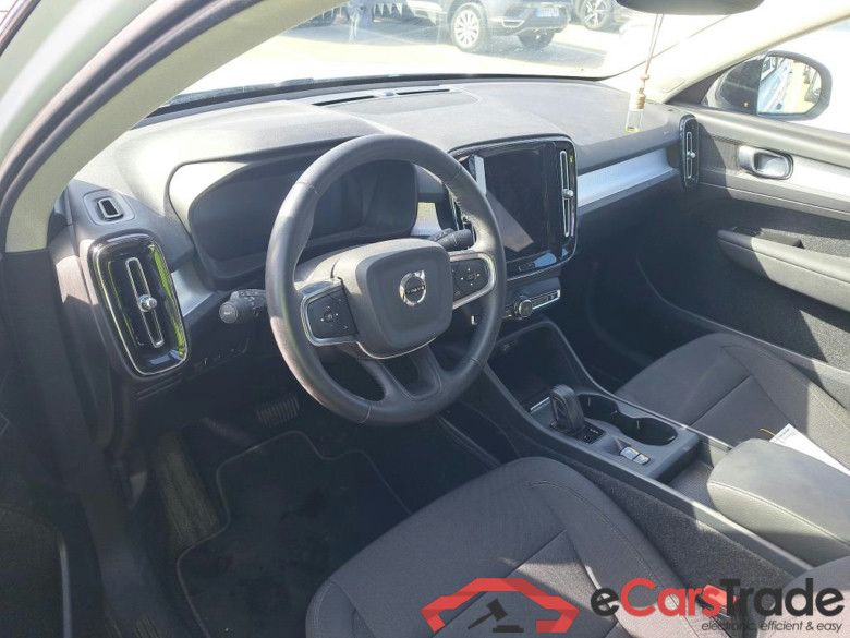 VOLVO XC40 / 2017 / 5P / todoterreno 1.5 T4 Twin Recharge R-Design Exp Auto #3